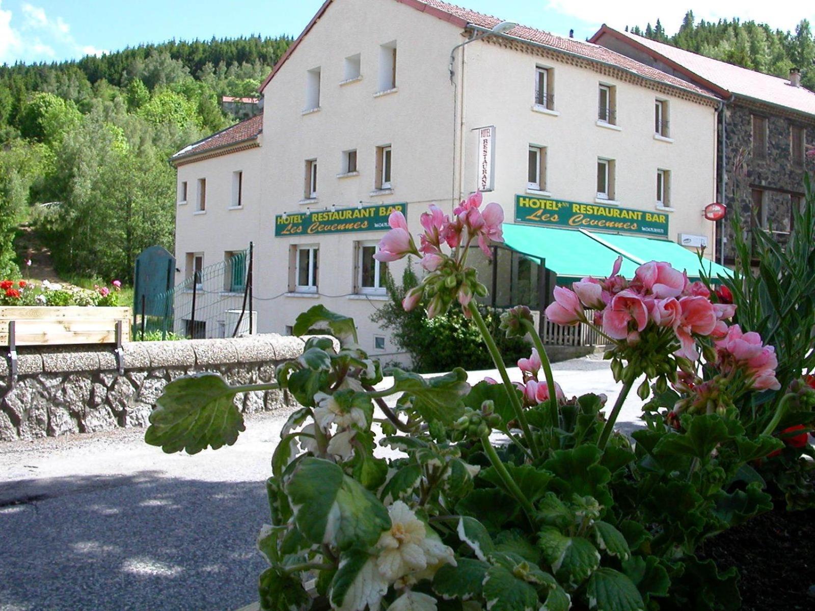 Logis Hotel Restaurant Les Cevennes Saint-Cirgues-en-Montagne Екстериор снимка