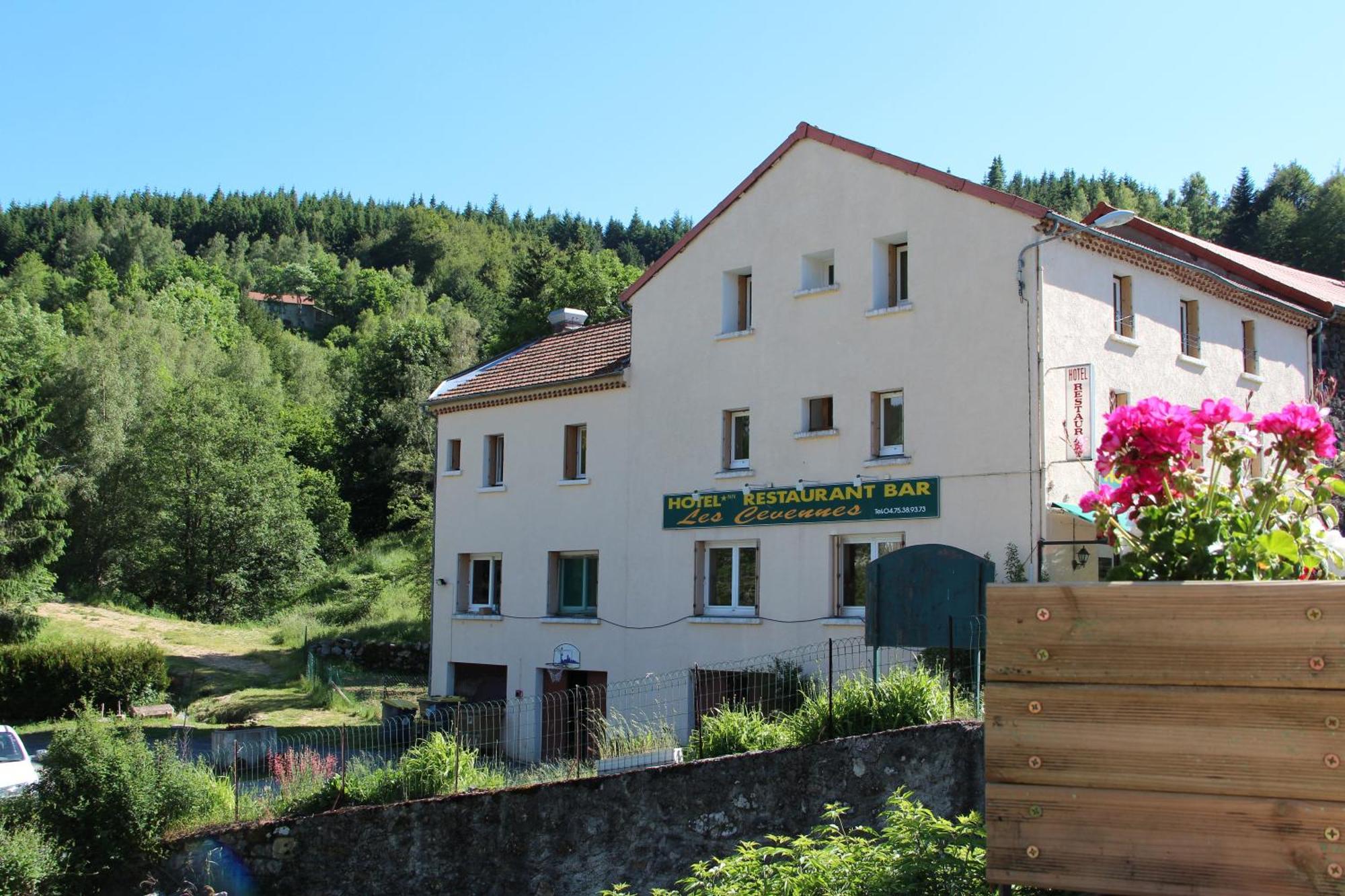 Logis Hotel Restaurant Les Cevennes Saint-Cirgues-en-Montagne Екстериор снимка
