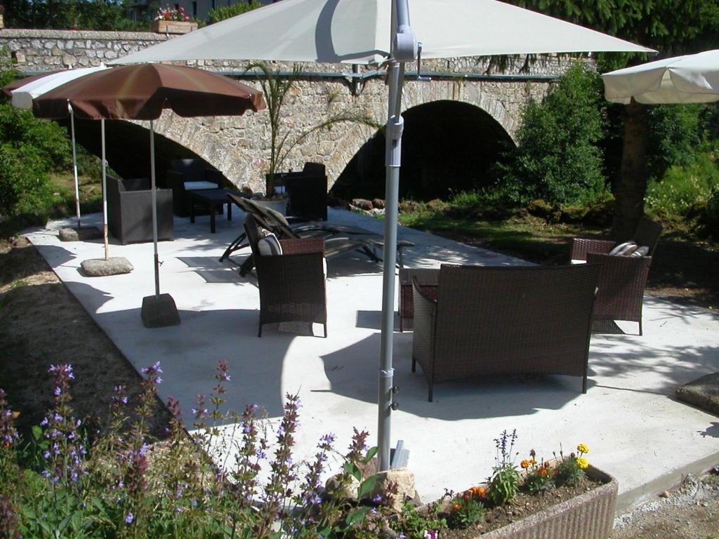 Logis Hotel Restaurant Les Cevennes Saint-Cirgues-en-Montagne Екстериор снимка
